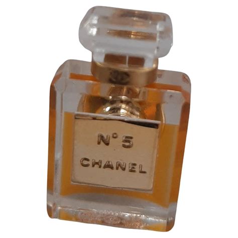 bottiglia chanel|Chanel 5 diamond bottle.